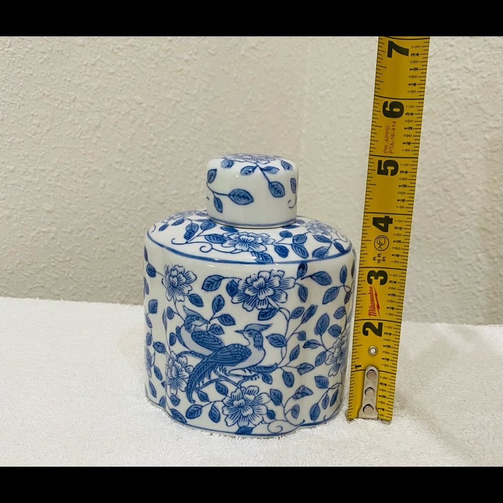VINTAGE ANDREA BY SADEK BLUE/WHITE BIRD/FLORAL SMALL VASE W/ LID MADE IN CHINA - Picture 11 of 12